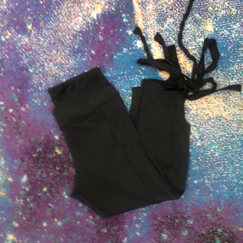 BLACK CROPPED BALLERINA LEG TIED YOGA PANTS SIZE SMALL NEW